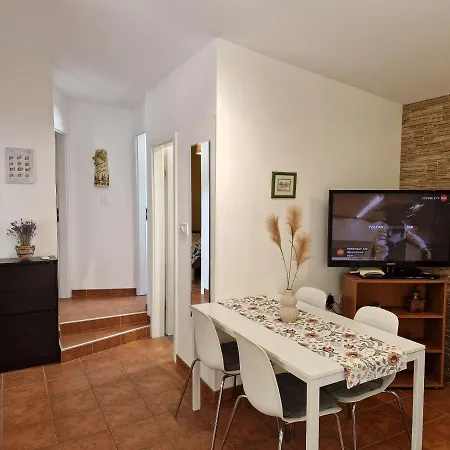 House Petra 1 * Šilo