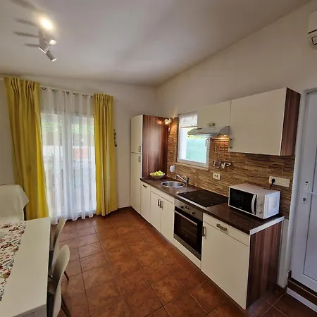 House Petra 1 Šilo